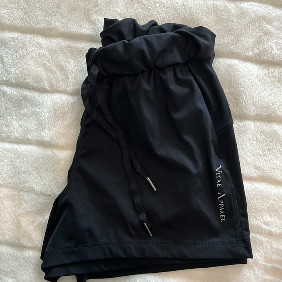 Black vitae apparel size 4 shorts - Picture 2 of 2